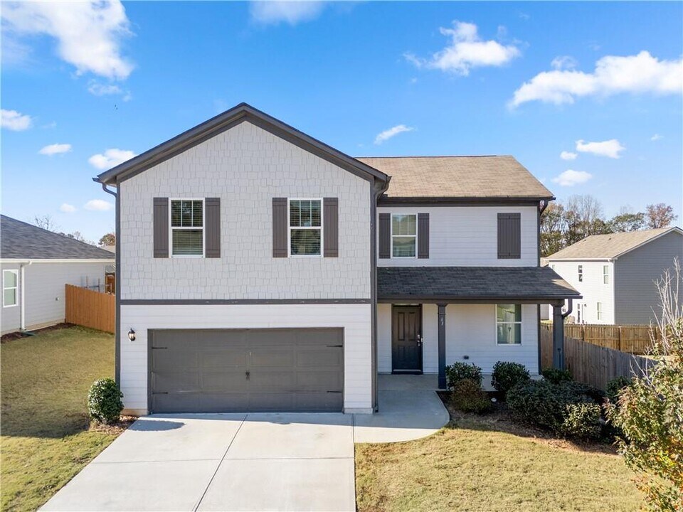 63 Walnut Grv Wy in Pendergrass, GA - Building Photo