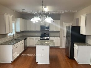 6192 Stonelake Dr SW in Atlanta, GA - Foto de edificio - Building Photo