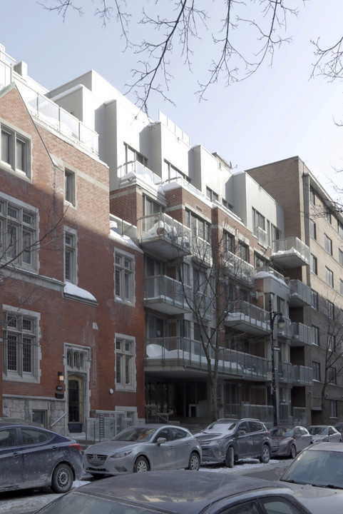 Au Village du Musee in Montréal, QC - Building Photo