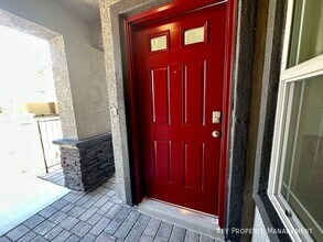 1124 Meadow Sparrow Pl in Henderson, NV - Building Photo - Building Photo