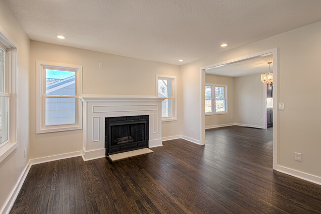 2105 W 73rd St in Prairie Village, KS - Foto de edificio - Building Photo