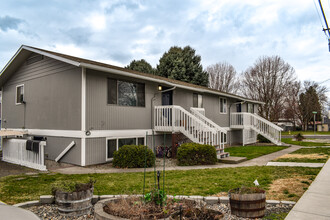 The Ferns in College Place, WA - Building Photo - Building Photo