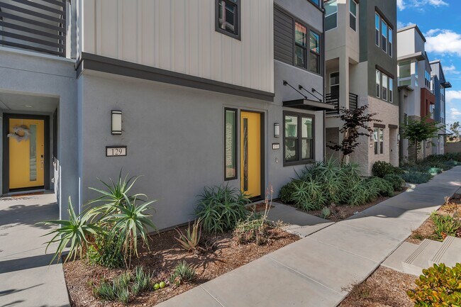 131 Fable in Irvine, CA - Building Photo - Building Photo