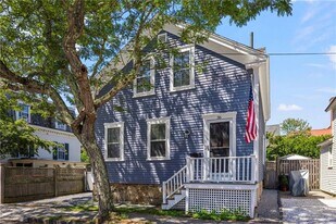 36 Second St in Newport, RI - Building Photo