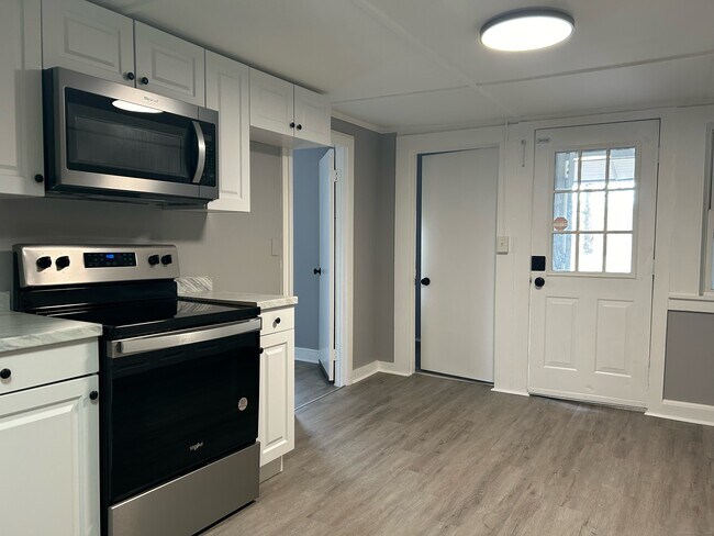 405 Prospect St in Southington, CT - Building Photo - Building Photo
