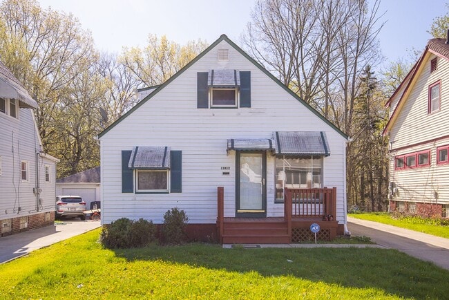 13812 Alvin Ave in Garfield Heights, OH - Foto de edificio - Building Photo