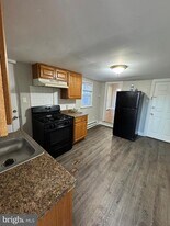 326 E Airy St in Norristown, PA - Building Photo