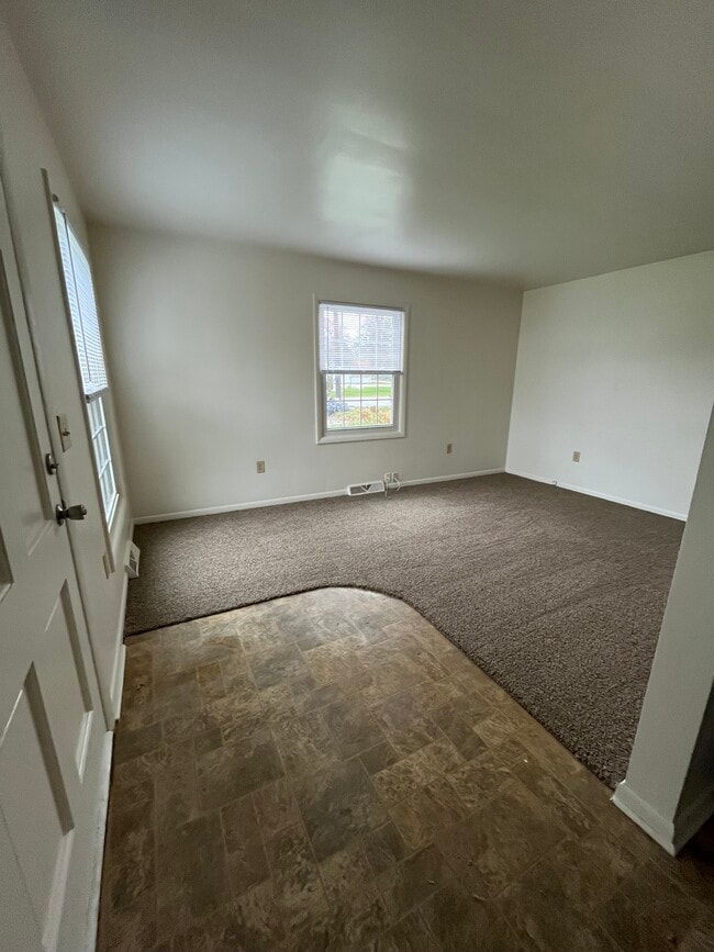 4052 W Lake Rd, Unit 4054 in Erie, PA - Building Photo - Building Photo