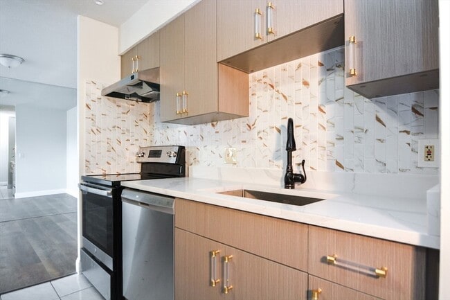 95 Audubon Rd, Unit 1215