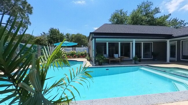 property at 3339 Country Club Blvd