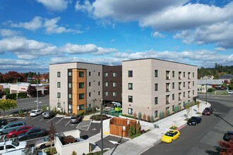 Cedar Grove Apartments in Portland, OR - Foto de edificio - Building Photo