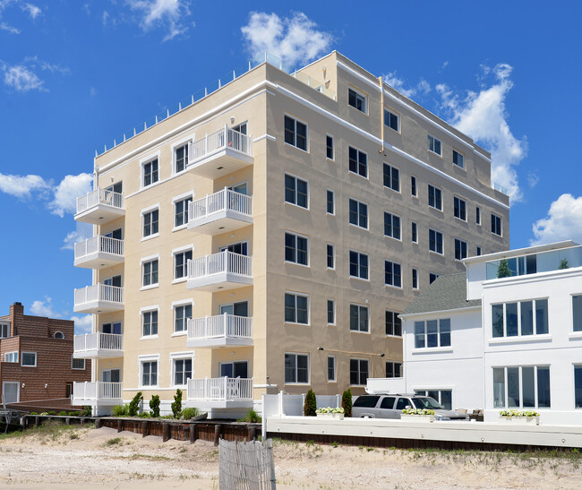 111 S Buffalo Ave in Ventnor City, NJ - Foto de edificio - Building Photo