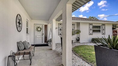 6717 Roxbury Dr in Sarasota, FL - Building Photo - Building Photo