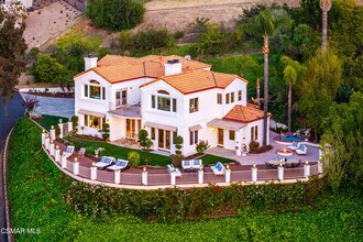 1074 Deseo Ave in Camarillo, CA - Building Photo - Building Photo