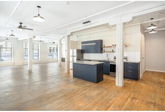 112 Mcgill Rue in Montréal, QC - Building Photo - Building Photo