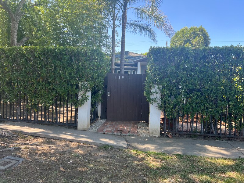 14816 Covello St in Los Angeles, CA - Building Photo