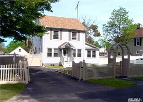 21 Rhodes Ave in Bay Shore, NY - Building Photo