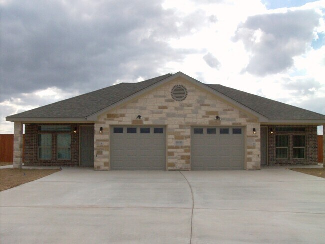 property at 5605 Settlers Ct