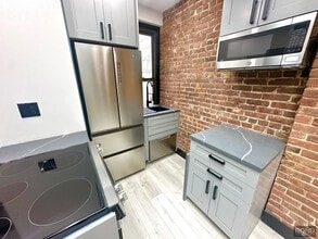 438 W 52nd St in New York, NY - Building Photo - Building Photo