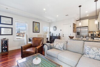 55 Middle St, Unit 3 in Boston, MA - Foto de edificio - Building Photo
