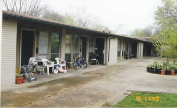 Raphael Apartments in Austin, TX - Building Photo - Building Photo