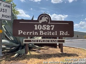 10527 Perrin Beitel in San Antonio, TX - Building Photo