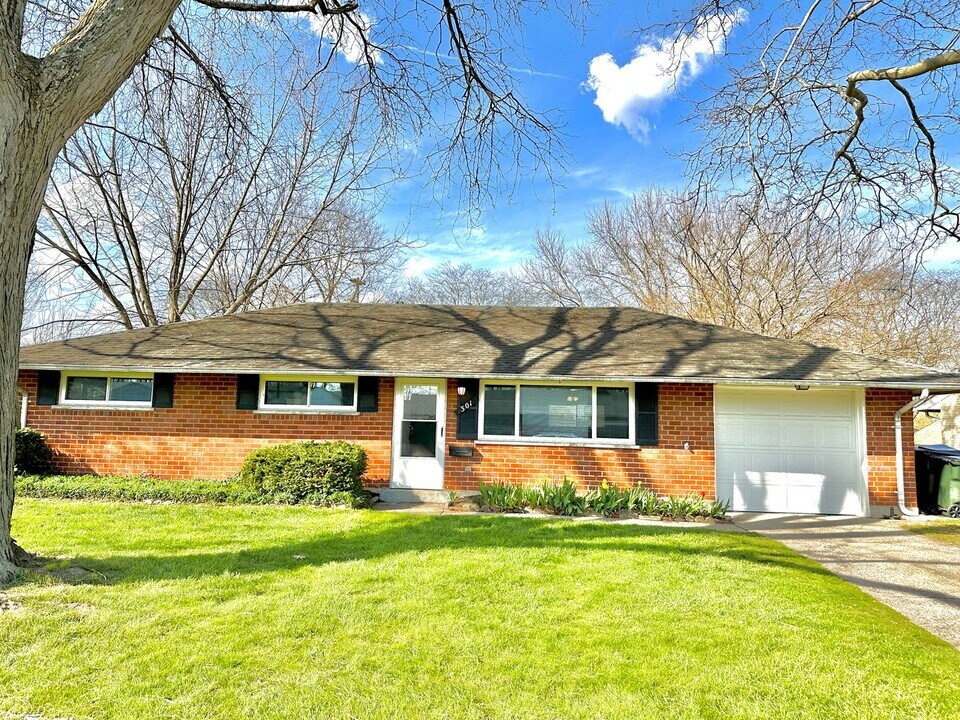 301 Lesher Dr in Dayton, OH - Building Photo