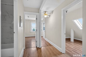 361 Ridgefield Ave in Bridgeport, CT - Foto de edificio - Building Photo