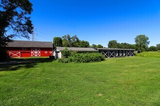 60080 Bates Rd in New Haven, MI - Foto de edificio - Building Photo