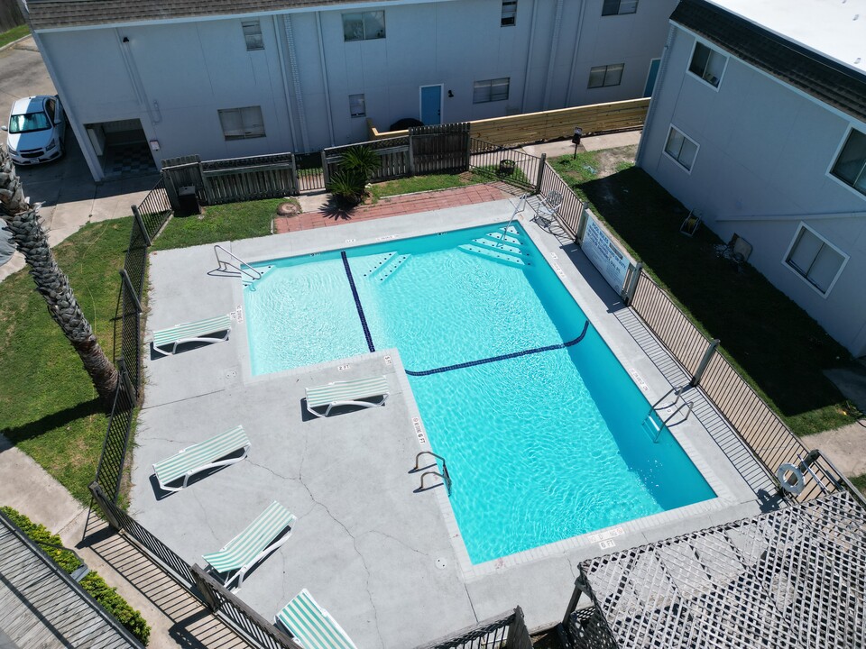 Coral Cay Apartments in Corpus Christi, TX - Building Photo