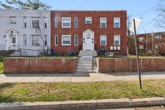 407 Lebaum St SE in Washington, DC - Foto de edificio - Building Photo