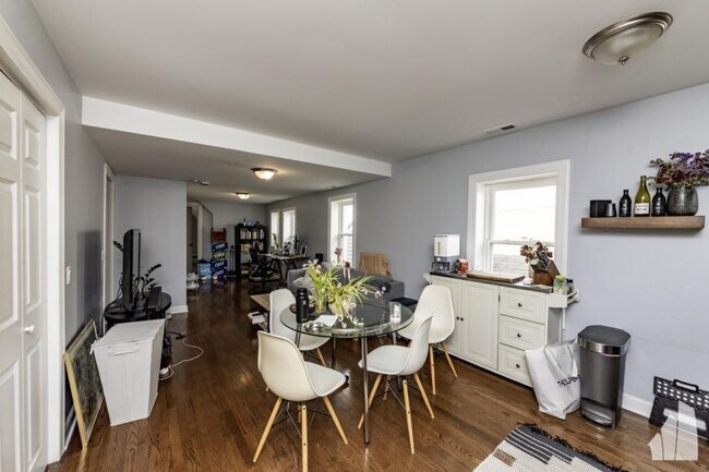 property at 2335 W Moffat St