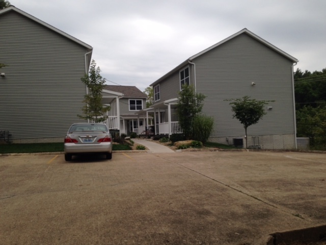 32 Hickory St, Unit 1635 Neil Armstrong in Athens, OH - Building Photo