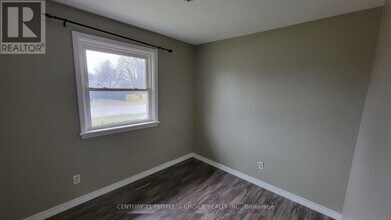 245 Foxbar Rd in Burlington, ON - Building Photo - Building Photo