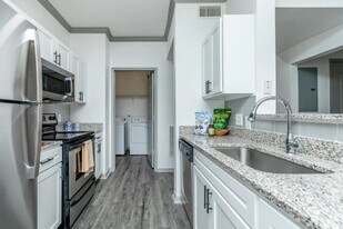 9914 Military Dr W in San Antonio, TX - Building Photo