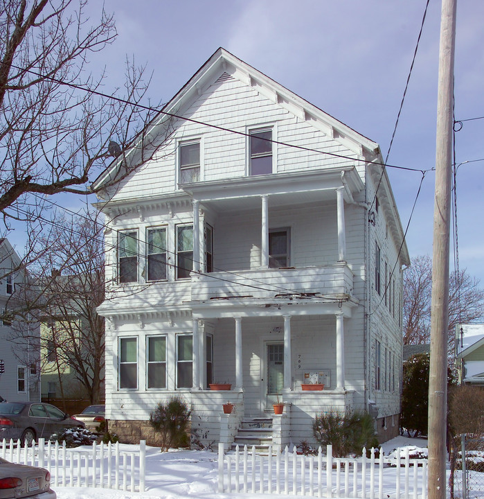 709 2nd St in Fall River, MA - Foto de edificio