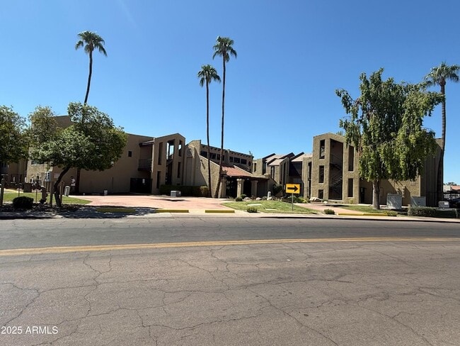 461 W Holmes Ave in Mesa, AZ - Building Photo - Building Photo