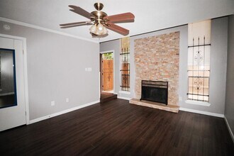 10912 Gulf Fwy in Houston, TX - Foto de edificio - Building Photo