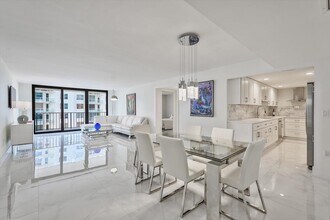 3460 S Ocean Blvd in Palm Beach, FL - Foto de edificio - Building Photo