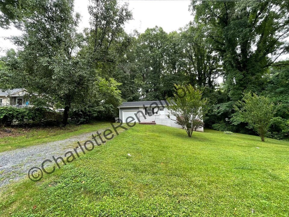 914 S Chestnut St in Gastonia, NC - Building Photo