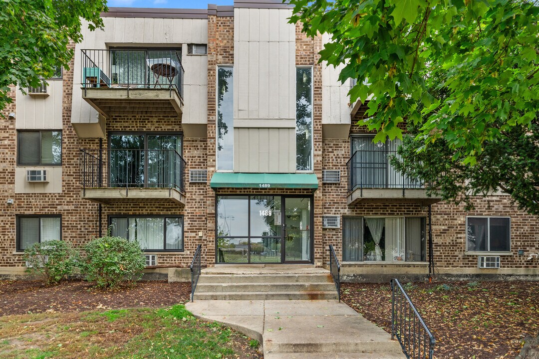 1489 N Winslowe Dr in Palatine, IL - Foto de edificio