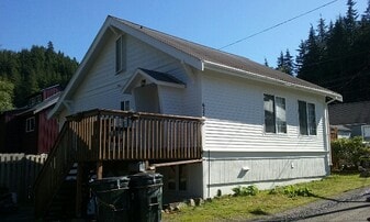 622 Nickey Way, Unit Upper in Ketchikan, AK - Building Photo