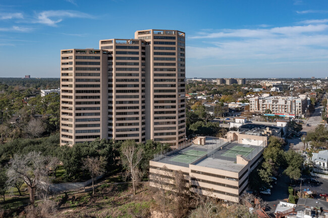 Bayou Bend Towers in Houston, TX - Building Photo - Building Photo