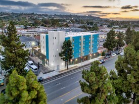 4008 W Martin Luther King Jr Blvd, Unit 301 in Los Angeles, CA - Building Photo