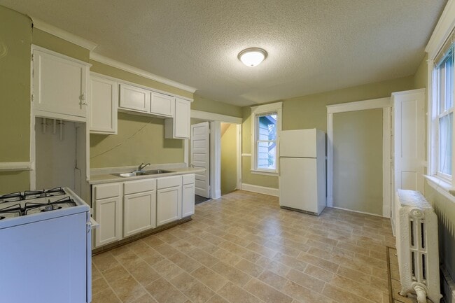 2208-2210 Glenwood Ave in Minneapolis, MN - Building Photo - Building Photo