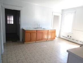 33 Vista Pl-Unit -#2 in Waterbury, CT - Building Photo - Building Photo