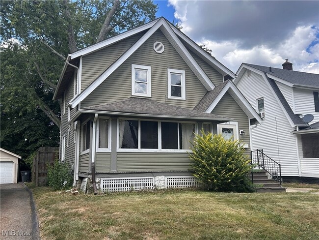 property at 1438 Redwood Ave