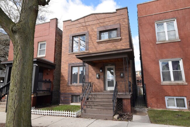 property at 2702 N Artesian Ave
