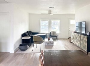 4800 Duval St in Austin, TX - Building Photo - Building Photo