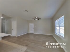 21214 Peachvine Ln in Tomball, TX - Building Photo - Building Photo